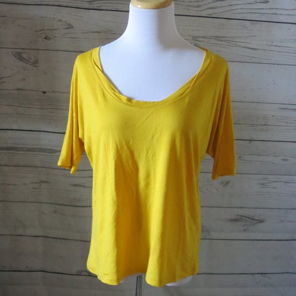 Banana Republic Scoop Neck Short Sleeve Basic Tee - Picture 1 of 5